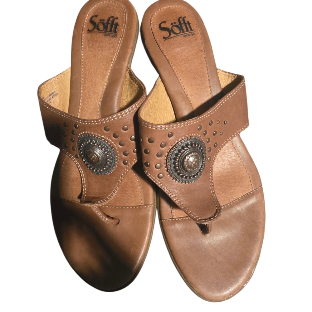 Söfft Brown Leather Stud Accent Thong Sandals